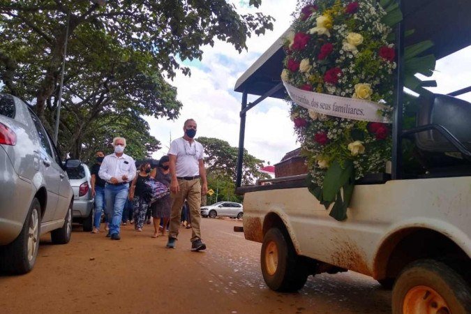 Amigos e familiares se despedem de Antônio Sanchez, um dos fundadores do PSDB-DF