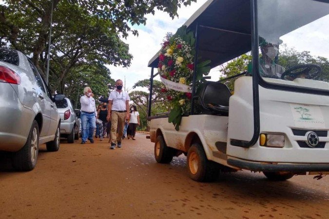 Amigos e familiares se despedem de Antônio Sanchez, um dos fundadores do PSDB-DF