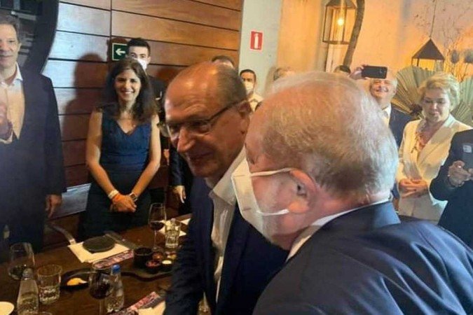  19/12/2021. Crédito: Redes Sociais/Reprodução. Brasil. São Paulo - SP. Política. Lula e Alckmin se encontram em jantar em São Paulo. 