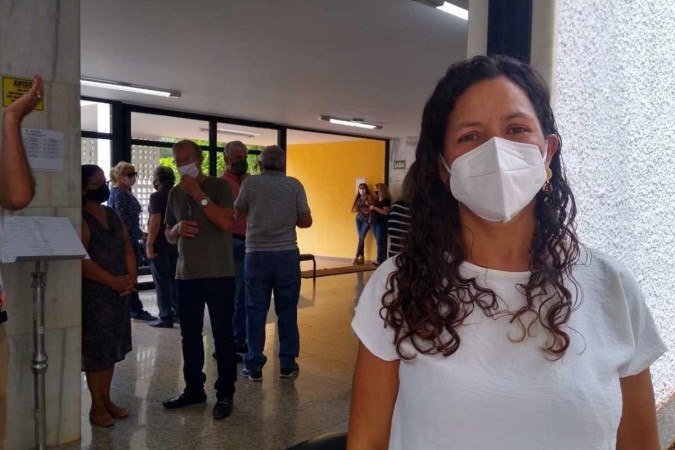 Patr&iacute;cia Monteiro, secret&aacute;ria do PSDB-DF h&aacute; 22 anos por ajuda de Ant&ocirc;nio Sanchez, fundador do partido, em vel&oacute;rio do antigo chefe