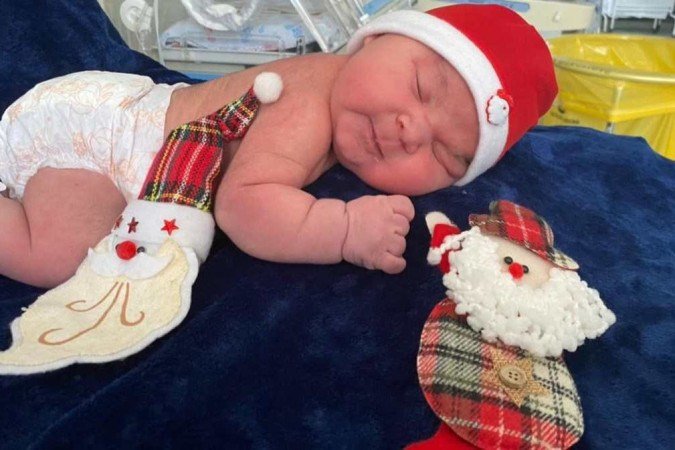 Henry posando com toda a fofura que em recém-nascido tem