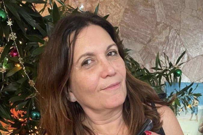  20/12/2021-Descrição: Deputada Bia Kicis (PSL-DF) posta foto com arma na mão
