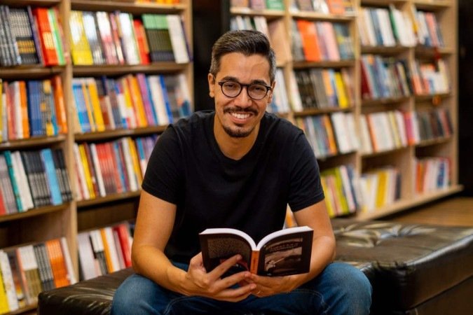 Marcos Henrique Amaral usa a carreira de Roberto Carlos como ponto de partida para entender a expansão da indústria cultural   -  (crédito: Gabriel Souto )