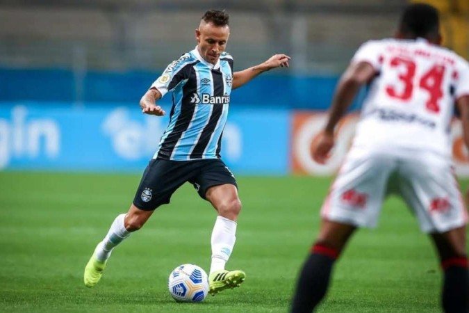 Lateral-direito assinou com o tricolor após passagem frustrada pelo Grêmio
