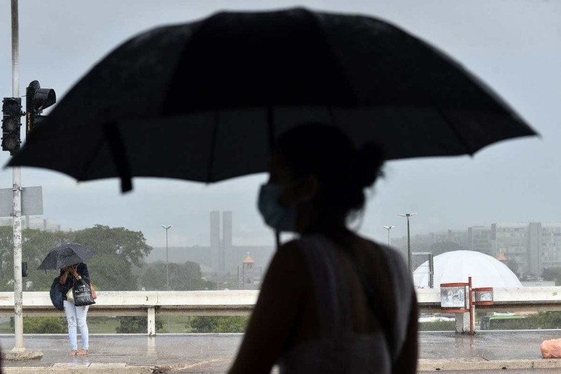 Domingo com mínima de 18ºC será nublado e com pancadas de chuva no DF