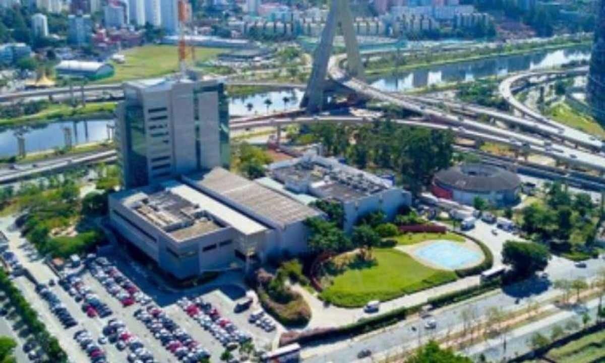 Homem é preso ao tentar invadir sede da Rede Globo em São Paulo