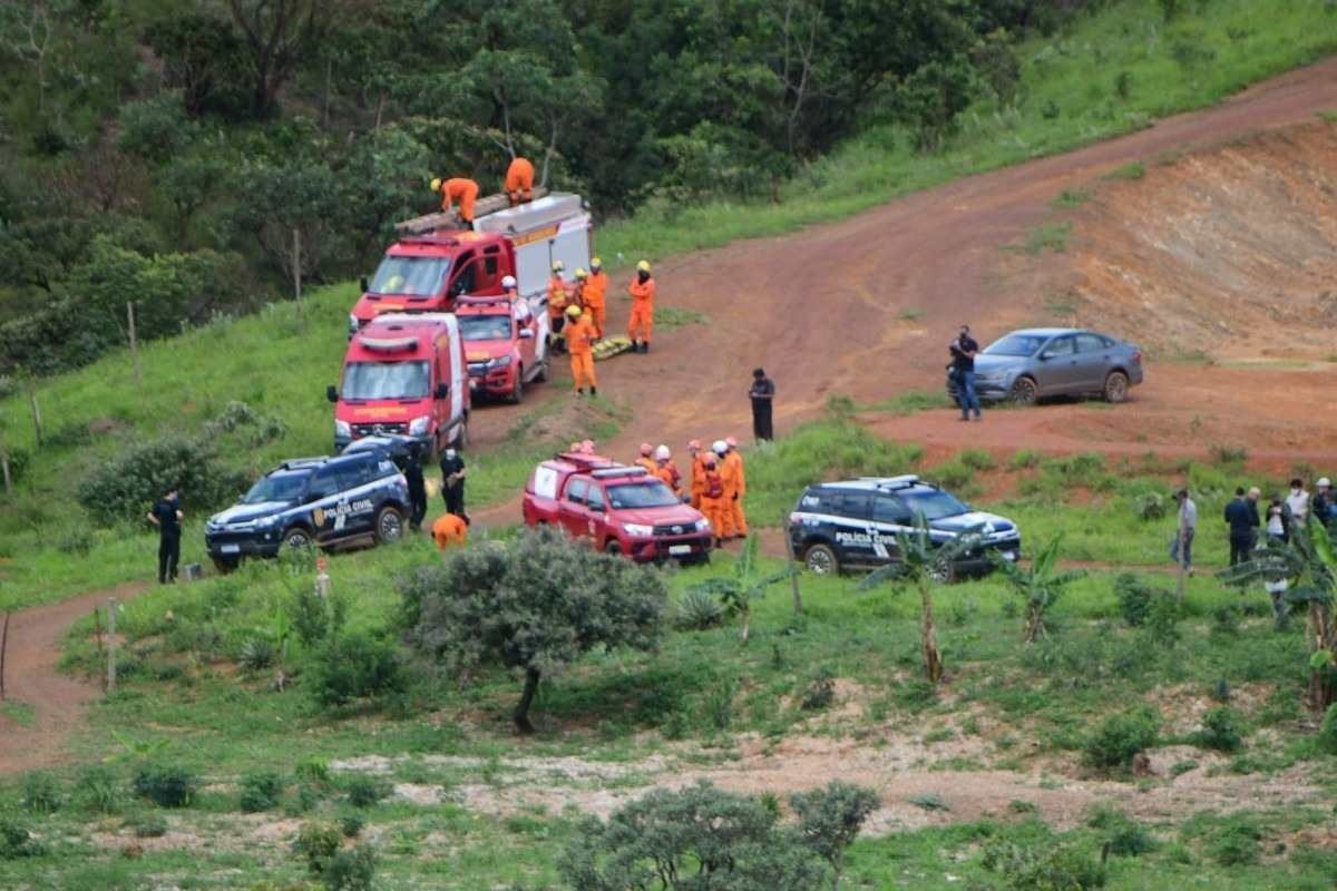 Corpo de Mãe e filha desaparecidas no Sol Nascente passam por perícia na manhã desta terça-feira (21/12). Shirlene Ferreira da Silva, 38 anos, e a filha Tauane Rebeca da Silva, 14.