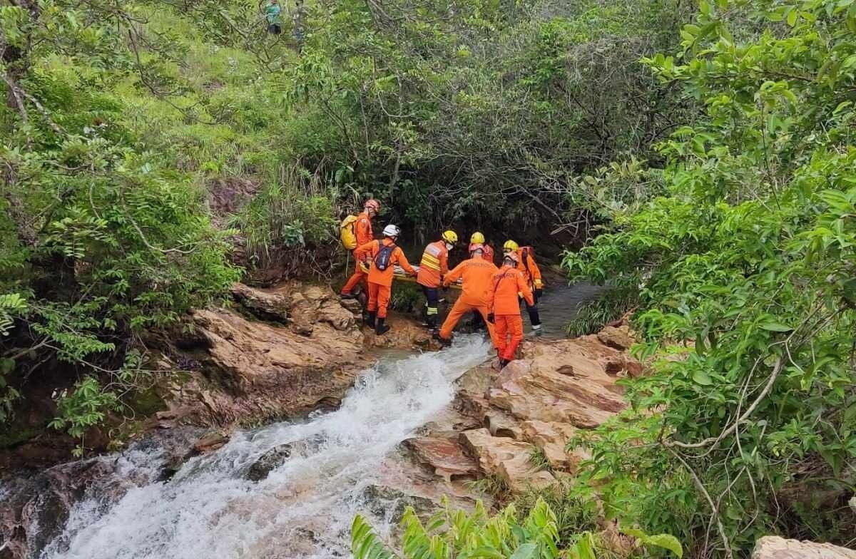  Shirlene Ferreira da Silva, 38 anos, e a filha Tauane, Rebeca da Silva, 14, desapareceram no último dia 9, quando foram tomar banho em um córrego próximo a casa onde moravam no Sol Nascente. 