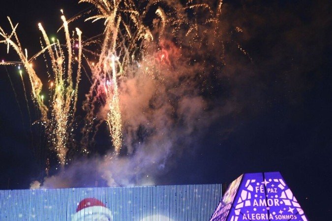  22/12/2021. Cr..dito: Minervino J..nior/CB/D.A Press. Brasil.  Brasilia - DF. Cidades. Inaugura....o da ilumina....o de Natal do Bras..lia Iluminada. Pra..a do Buriti e Esplanada.
    