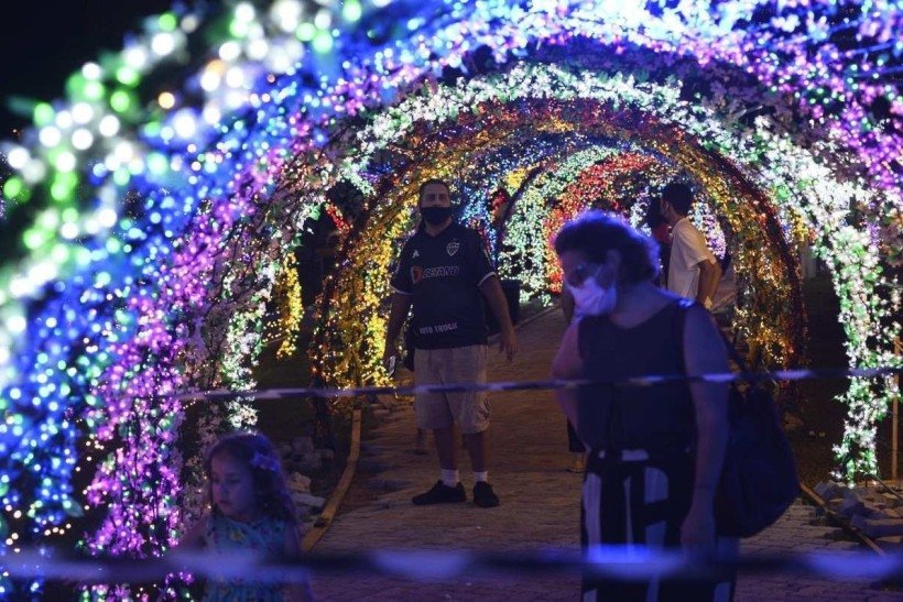  22/12/2021. CrÃ©dito: Minervino JÃºnior/CB/D.A Press. Brasil.  Brasilia - DF. Cidades. InauguraÃ§Ã£o da iluminaÃ§Ã£o de Natal do BrasÃ­lia Iluminada. PraÃ§a do Buriti e Esplanada.