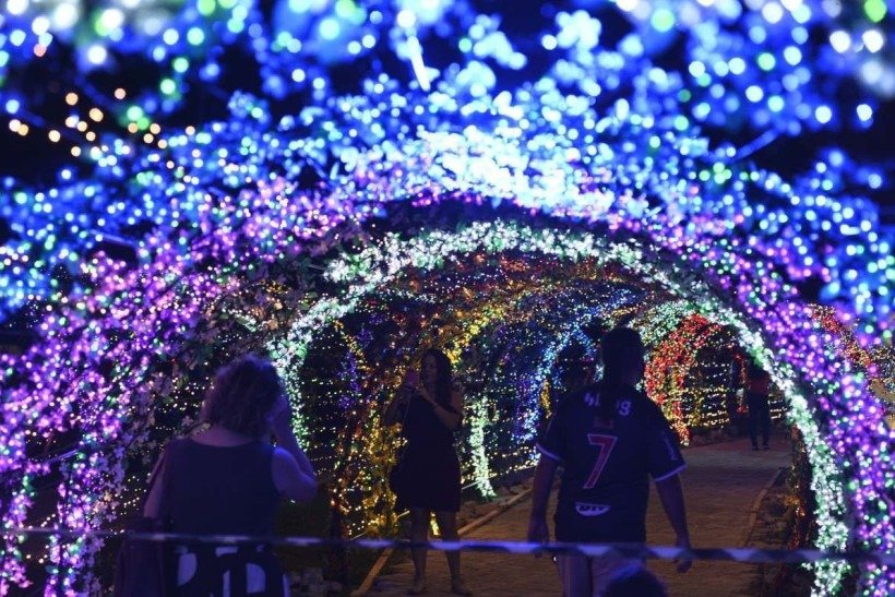  22/12/2021. Crédito: Minervino Júnior/CB/D.A Press. Brasil.  Brasilia - DF. Cidades. Inauguração da iluminação de Natal do Brasília Iluminada. Praça do Buriti e Esplanada.