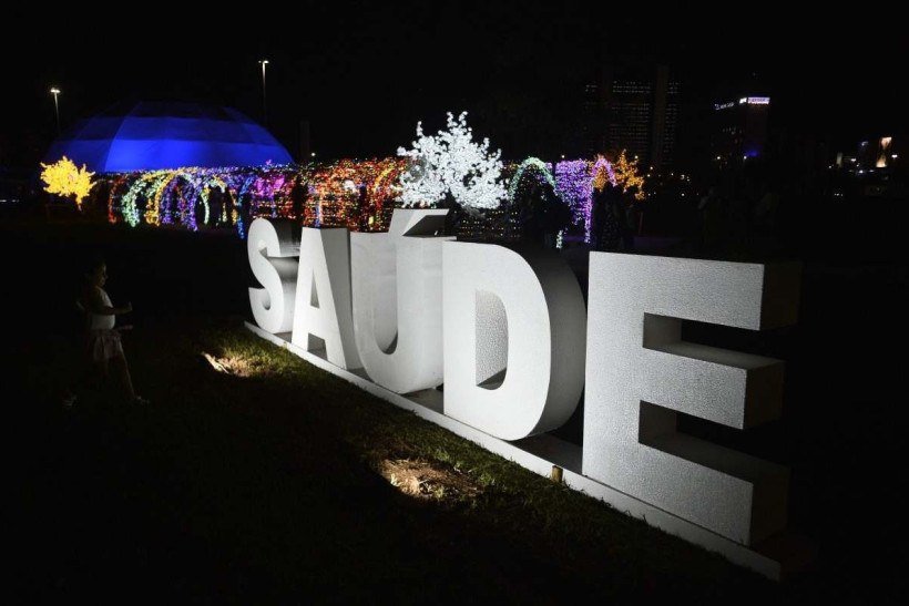  22/12/2021. CrÃ©dito: Minervino JÃºnior/CB/D.A Press. Brasil.  Brasilia - DF. Cidades. InauguraÃ§Ã£o da iluminaÃ§Ã£o de Natal do BrasÃ­lia Iluminada. PraÃ§a do Buriti e Esplanada.