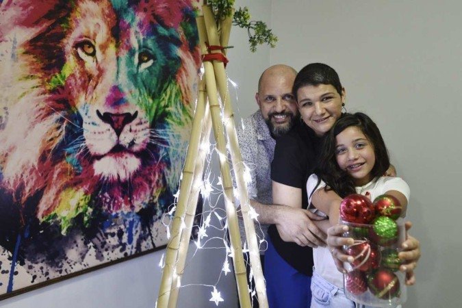 Nádia, Renilson e a filha, Sophia, enfrentaram um câncer e uma condição de saúde rara. Absolutamente isolados, neste Natal vão encontrar família e amigos - (crédito: Minervino Júnior/CB) Nádia, Renilson e a filha, Sophia, enfrentaram um câncer e uma condição de saúde rara. Absolutamente isolados, neste Natal vão encontrar família e amigos - (crédito: Minervino Júnior/CB)