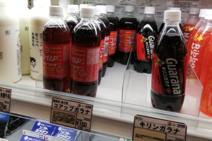Algumas marcas de guaraná são vendidas em Tóquio, nas lojas de produtos típicos de Hokkaido -  (crédito: Fátima Kamata)
