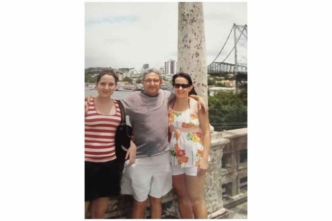 Silvio, com a mulher, Regiane (d), e a filha, Carolina, pretende ainda se juntar ao filho, Thiago, para fazer uma viagem em fam&iacute;lia