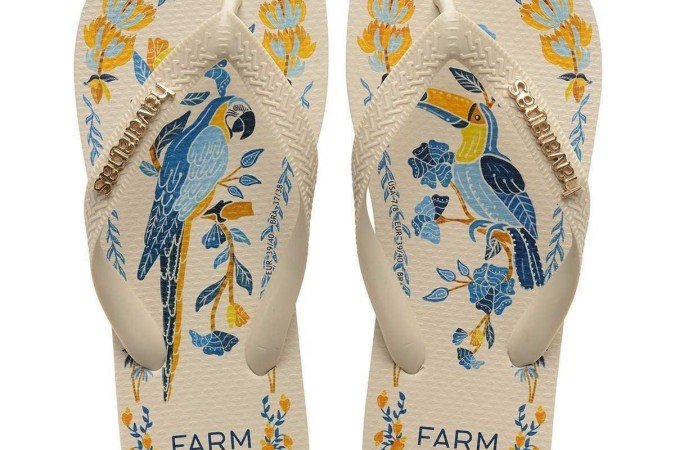 Sandália Havaianas x Farm Azulejo (R$ 65,99)