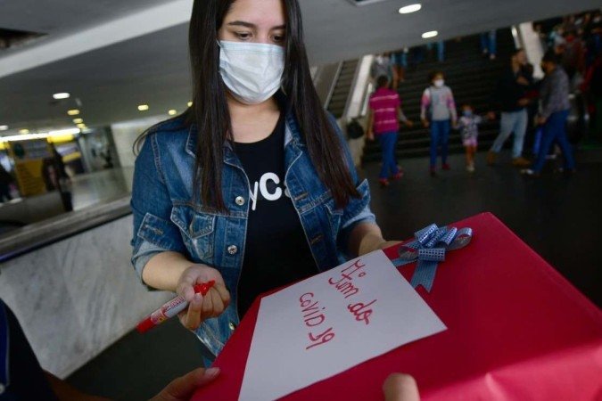  24/12/2021. Crédito: Ed Alves/CB/D.A Press. Brasil. Brasília - DF. Cidades. Qual é o seu desejo para 2022. Na foto, Brenda Alves.