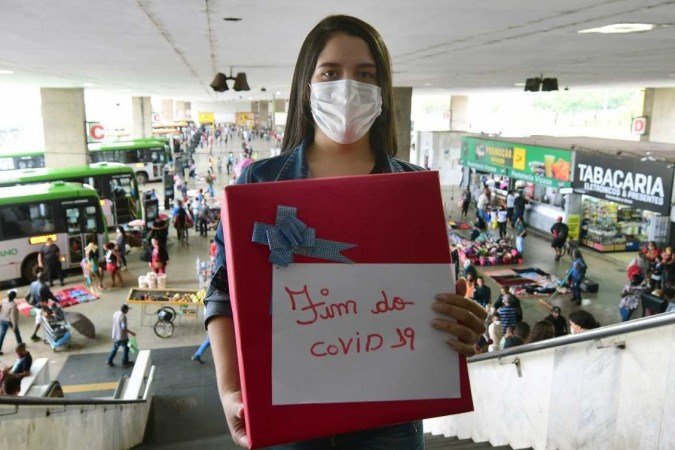  24/12/2021. Crédito: Ed Alves/CB/D.A Press. Brasil. Brasília - DF. Cidades. Qual é o seu desejo para 2022. Na foto, Brenda Alves.