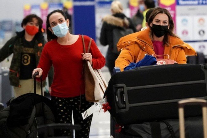Ômicron, muito mais transmíssivel, está por trás de onda de cancelamentos de voos -  (crédito: EPA)