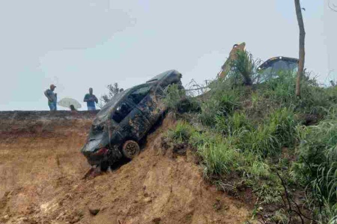 Cratera na GO-118, na Chapada dos Veadeiros, entre Alto Paraíso, Cavalcante e Teresina