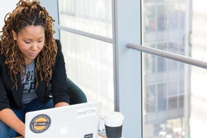 Empresas estão com inscrições abertas para editais e programas exclusivos para pessoas negras para promover a diversidade racial no mercado de trabalho - (crédito: Foto ilustrativa) Empresas estão com inscrições abertas para editais e programas exclusivos para pessoas negras para promover a diversidade racial no mercado de trabalho - (crédito: Foto ilustrativa)