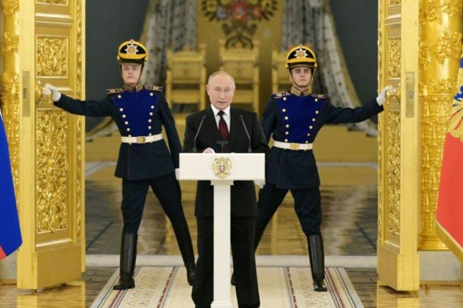 Desde que assumiu o poder em 2000, Vladimir Putin não escondeu sua determinação em restaurar status da Rússia como potência global depois de testemunhar colapso da União Soviética
- (crédito: Getty Images) Desde que assumiu o poder em 2000, Vladimir Putin não escondeu sua determinação em restaurar status da Rússia como potência global depois de testemunhar colapso da União Soviética
- (crédito: Getty Images)