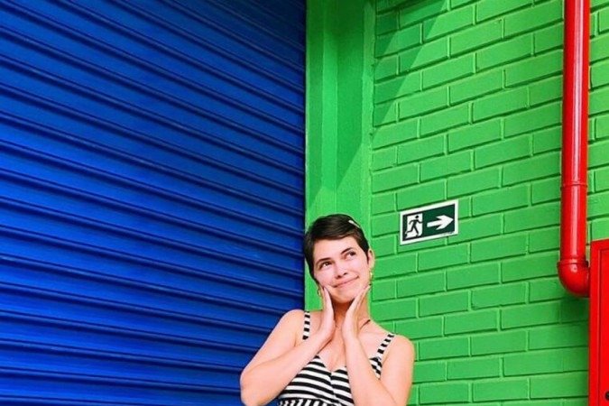 A publicitária Fernanda Feitoza com look totalmente adquirido em brechós