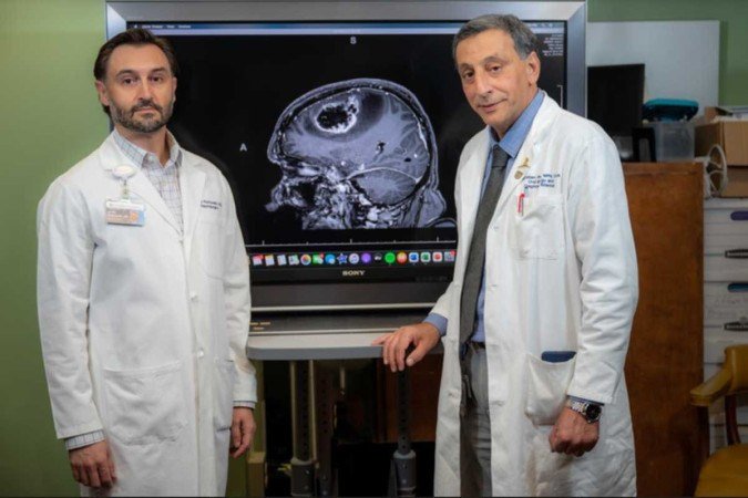 Rutkowski (E) e Baban testam a substância contra o glioblastoma - (crédito: crédito: Michael Holahan, Augusta University) Rutkowski (E) e Baban testam a substância contra o glioblastoma - (crédito: crédito: Michael Holahan, Augusta University)