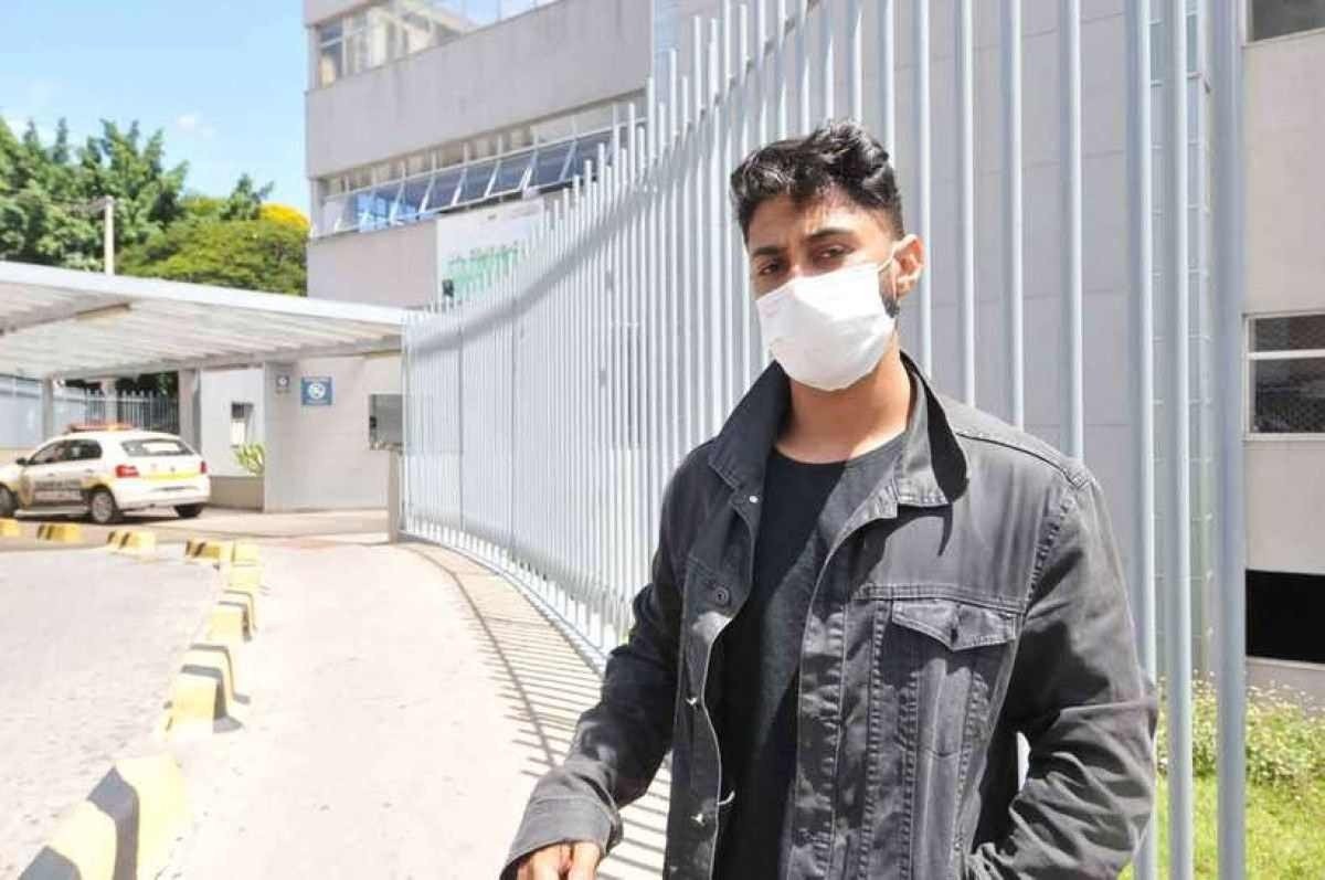 Apesar da lotação da unidade Centro-Sul, o professor Gabriel Martins disse que foi atendido com rapidez: entre as 8h e as 10h30, passou pela triagem, fez testes e foi liberado para tratamento em casa
