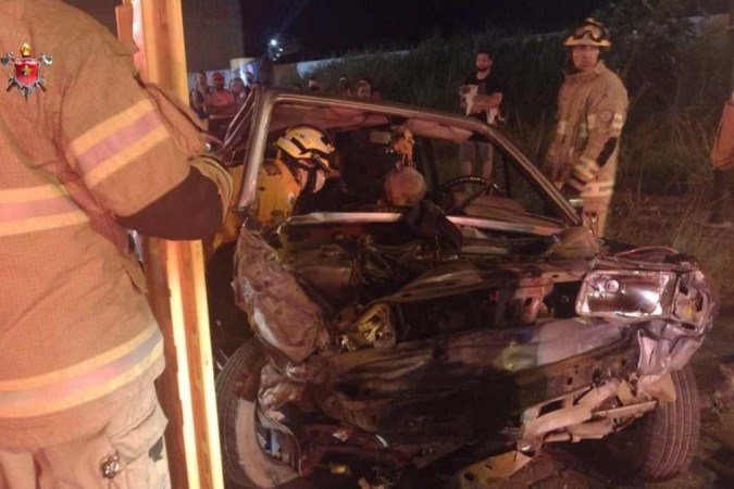 Os bombeiros não souberam informar a dinâmica do acidente - (crédito: CBMDF/Divulgação) Os bombeiros não souberam informar a dinâmica do acidente - (crédito: CBMDF/Divulgação)