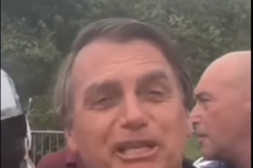 Bolsonaro participará de jogo de futebol com Bruno e Marrone na próxima semana	