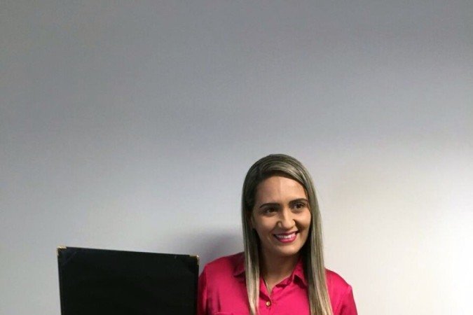  19/12/2018. Cr..dito: Arquivo Pessoal. Brasil. Bras..lia - DF. Cidades. Jaqueline Silva (PTB) recebendo o diploma de deputada distrital.
    