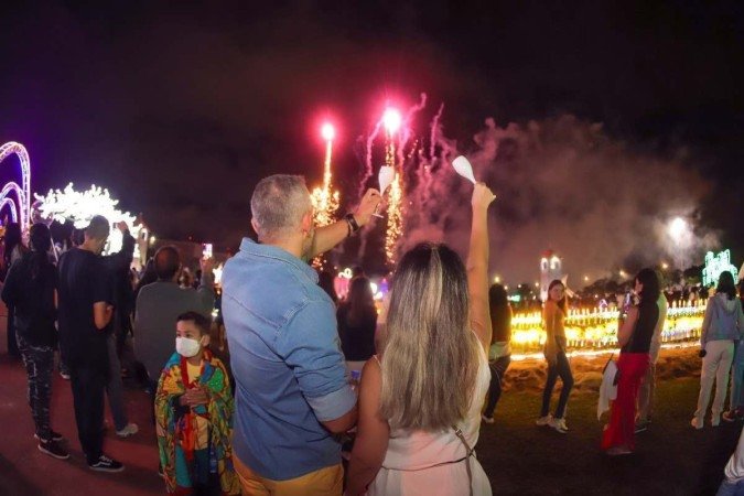 Queima de fogos surpreende brasilienses na Esplanada dos Ministérios 