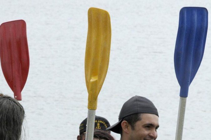  02/01/2022 Crédito: Carlos Vieira/CB/D.A Press. Brasil. Brasilia - DF.
Cidades - Pessoas que saem de casa mesmo com o mau tempo.
Ponte JK 
