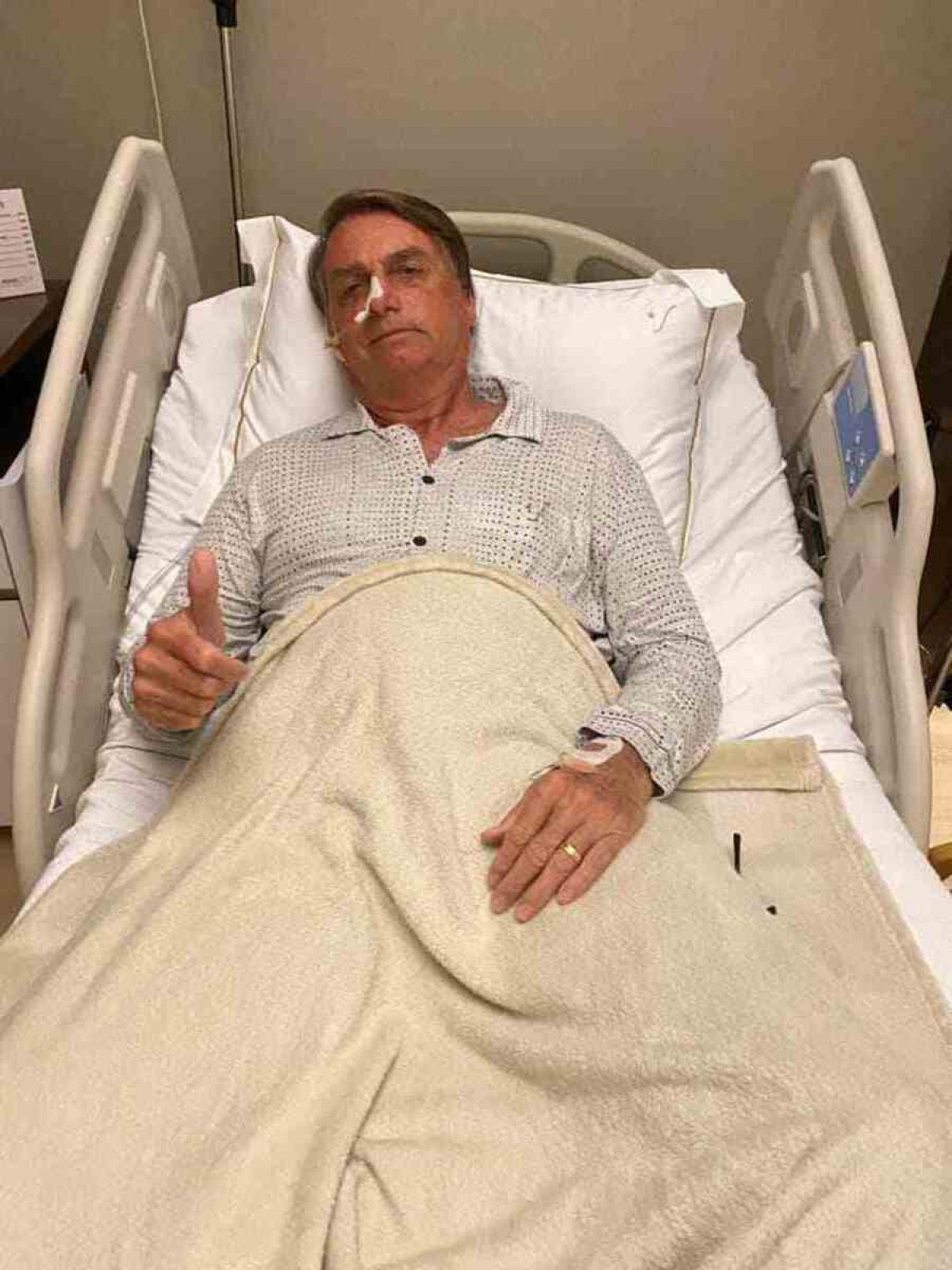 Bolsonaro diz que passou mal após almoço e que fará exames para definir possível cirurgia