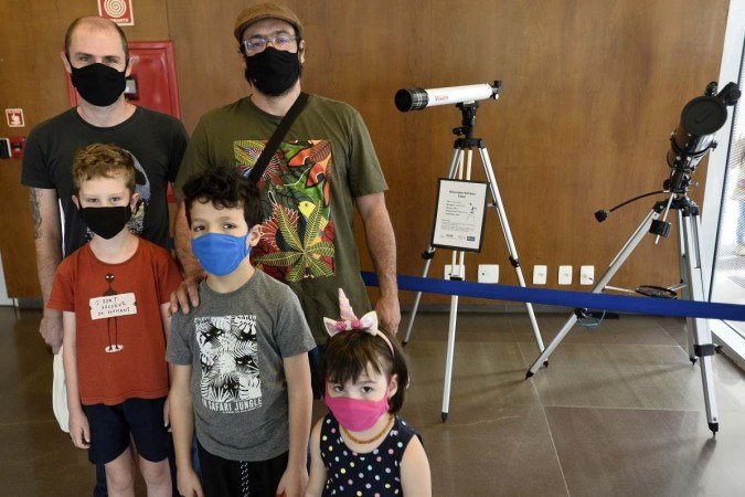  Passeio de amigos: Edson e o filho Theo;  e Cirilo Quantim com Camilo e Tarsila