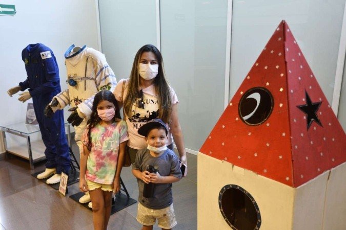  Priscila Santos e os filhos Bianca e Willian: aventuras no céu