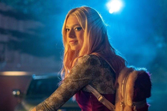 Na série Euphoria, as makes estão sempre em destaque. Muitos delineadores, pedrarias e as famosas lágrimas de glitter