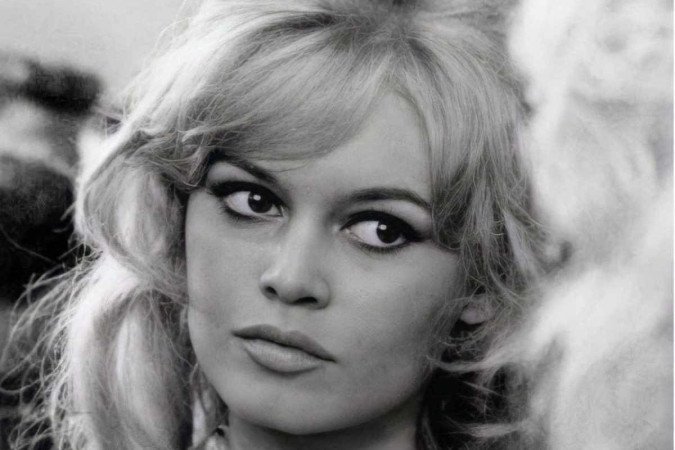 O delineador gatinho icônico de Brigitte Bardot