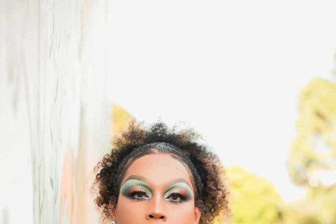 Gherald 
George Almeida capricha na make para 
dar vida a Raykka Rica