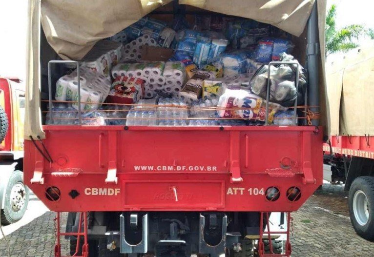 Bombeiros do DF arrecadam 100 toneladas de donativos para vítimas na Bahia