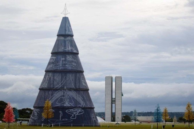  06/01/2022. Crédito: Ed Alves/CB/D.A Press. Brasil. Brasília - DF. Cidades. Decoração de Natal - Esplanada.