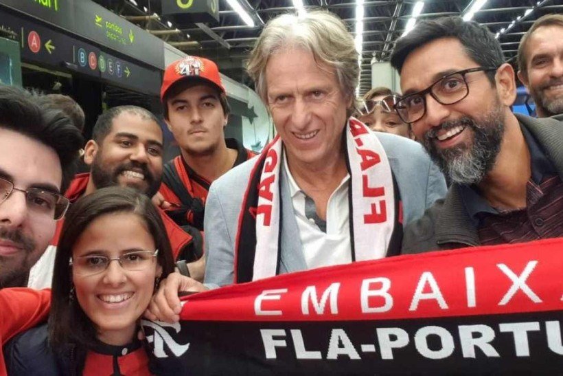 Jorge Jesus recebe apoios flamenguistas antes de embarque para o Rio, em 2019