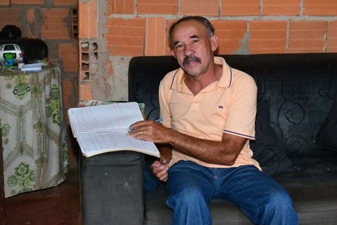 Confira a história do motorista desempregado Reginaldo Lopes, 52 anos, que concluiu o ensino fundamental durante a pandemia e está em busca de qualificação e uma vaga no mercado de trabalho - (crédito: Arquivo pessoal) Confira a história do motorista desempregado Reginaldo Lopes, 52 anos, que concluiu o ensino fundamental durante a pandemia e está em busca de qualificação e uma vaga no mercado de trabalho - (crédito: Arquivo pessoal)
