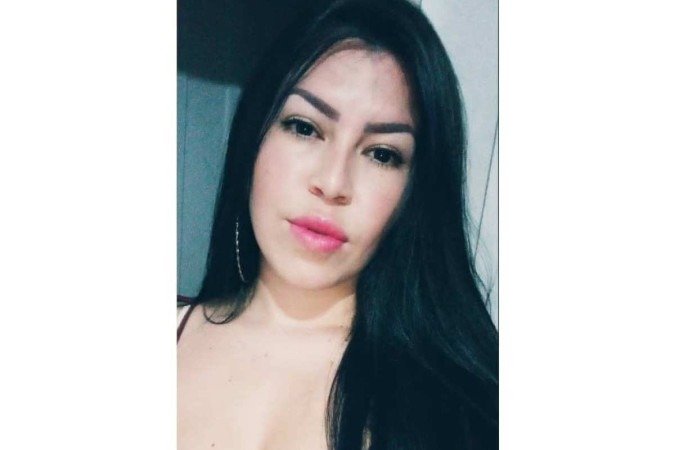 Rosângela chegou a ser socorrida, mas não resistiu às perfurações, de espeto ou faca, nas costas - (crédito: rosa.ngela7171/Instagram/Reprodução) Rosângela chegou a ser socorrida, mas não resistiu às perfurações, de espeto ou faca, nas costas - (crédito: rosa.ngela7171/Instagram/Reprodução)