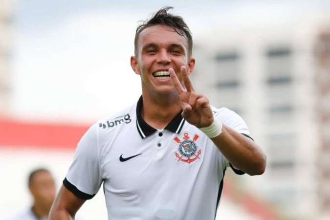 Artilheiro, Geovane chama cada vez mais atenção na base do Corinthians 