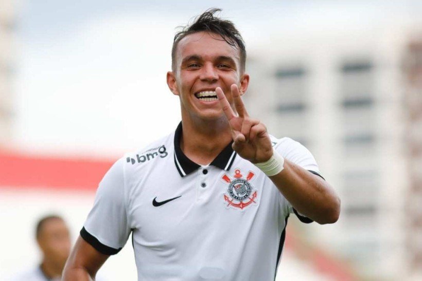 Artilheiro, Geovane chama cada vez mais atenção na base do Corinthians 