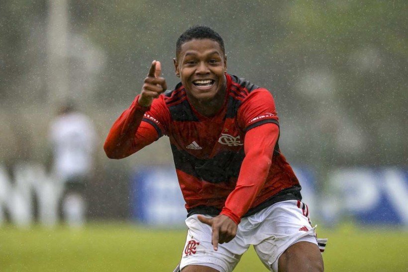 Matheus França é um dos principais nomes da base rubro-negra