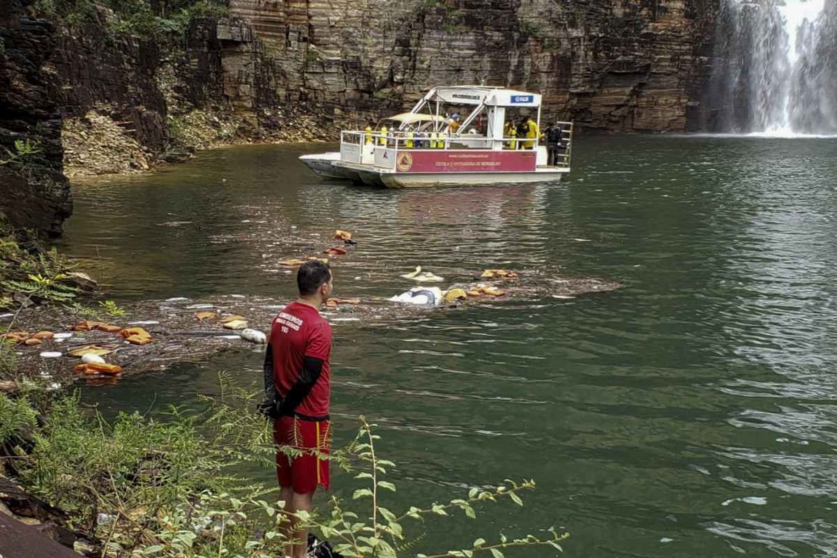 Policia começa identificação das vítimas do desabamento em Capitólio 