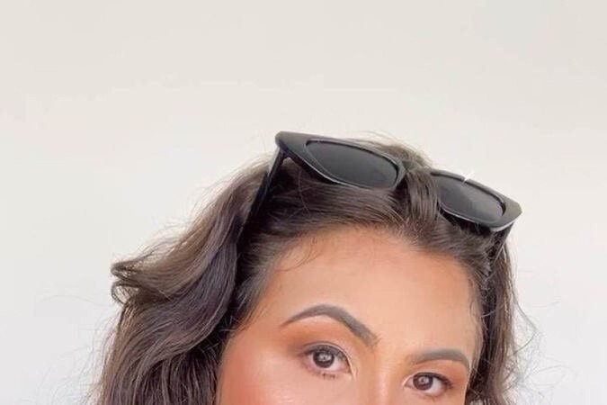 Larissa Passos fica até mais relaxada quando se maquia.  O visual favorito dela é pele bem iluminada com blush natural